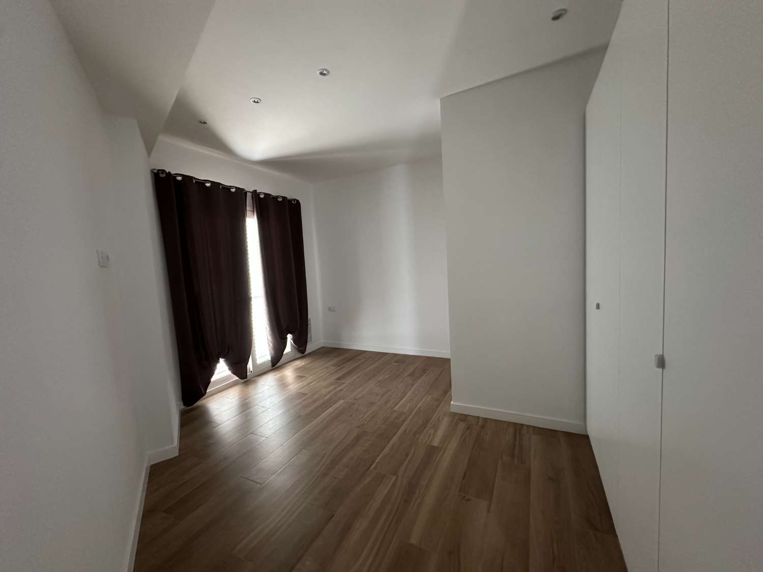¡Nueva casa unifamiliar con piscina privada!