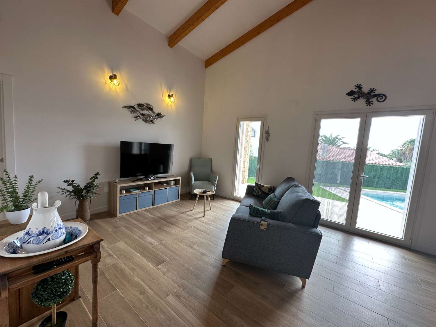 ¡Nueva casa unifamiliar con piscina privada!