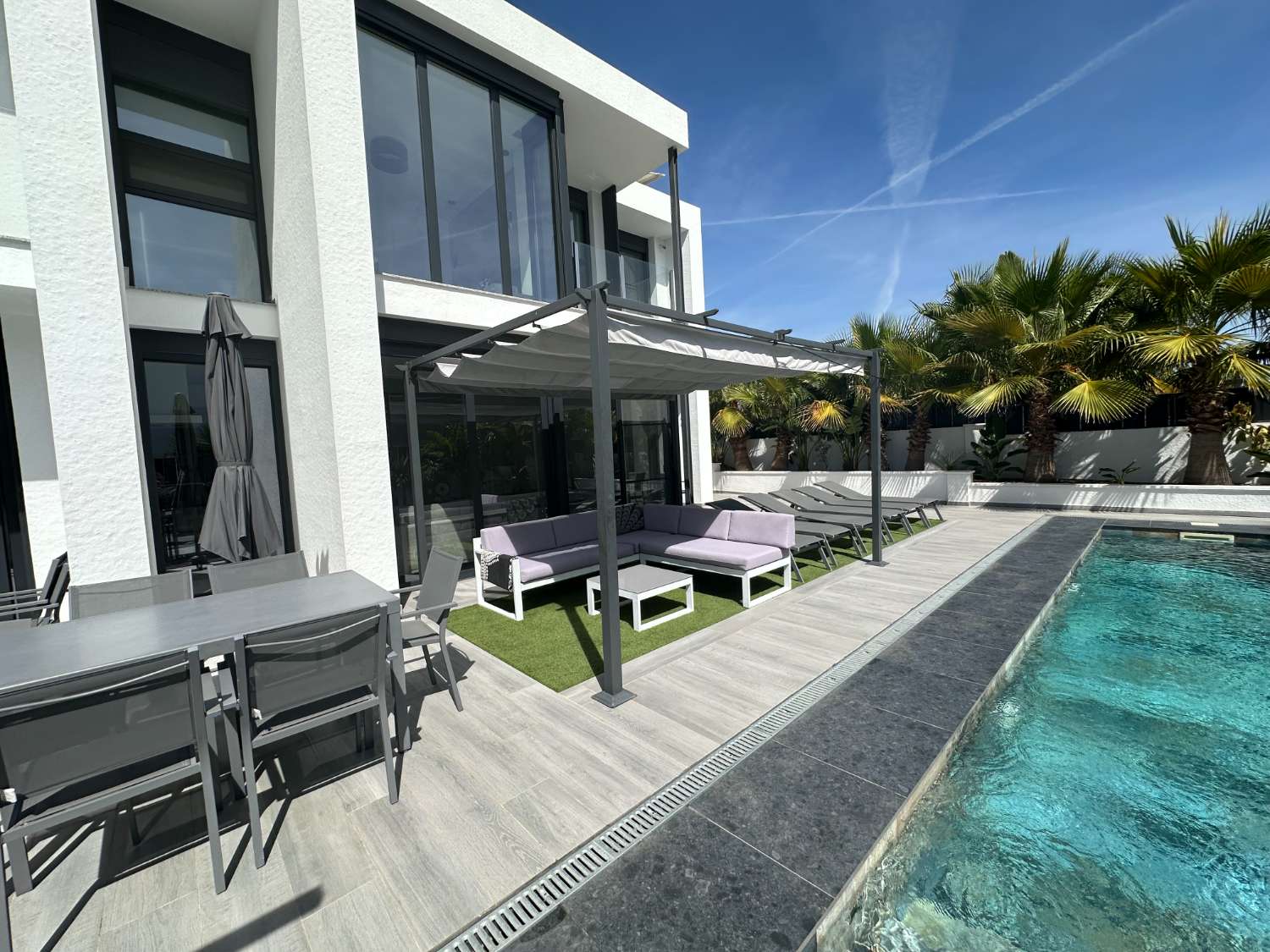 Magnificent modern house with private pool