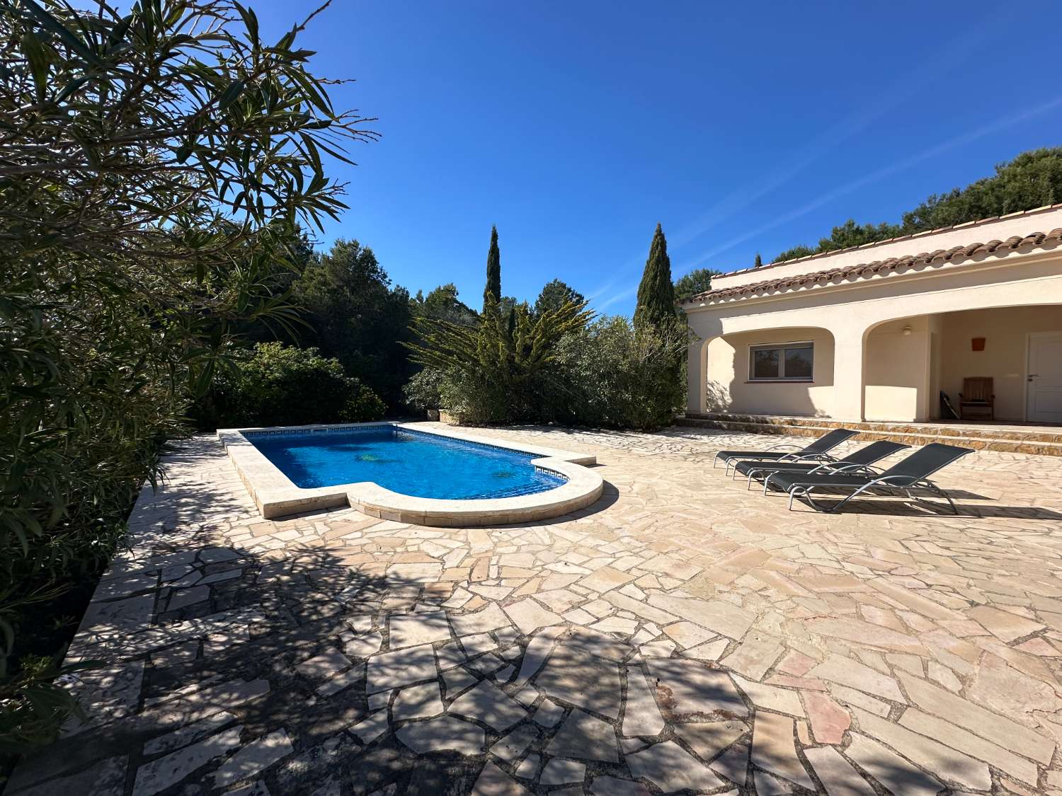 43 AURORA- Preciosa villa con piscina privada en plena naturaleza.