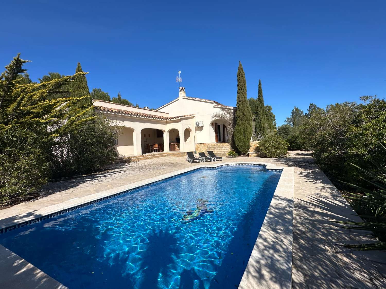 43 AURORA- Preciosa villa con piscina privada en plena naturaleza.