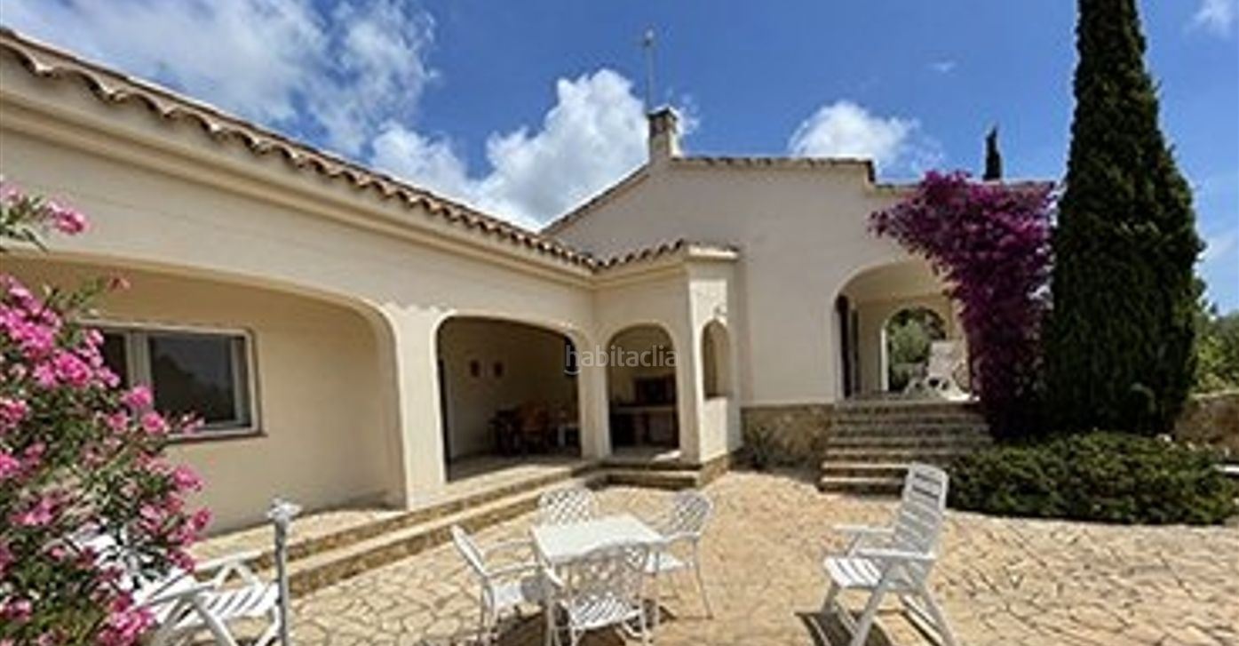 - Preciosa villa con piscina privada en plena naturaleza.