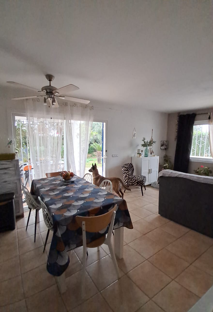 Haus mit unabhängigem Studio und Swimmingpool, 600 m vom Meer entfernt