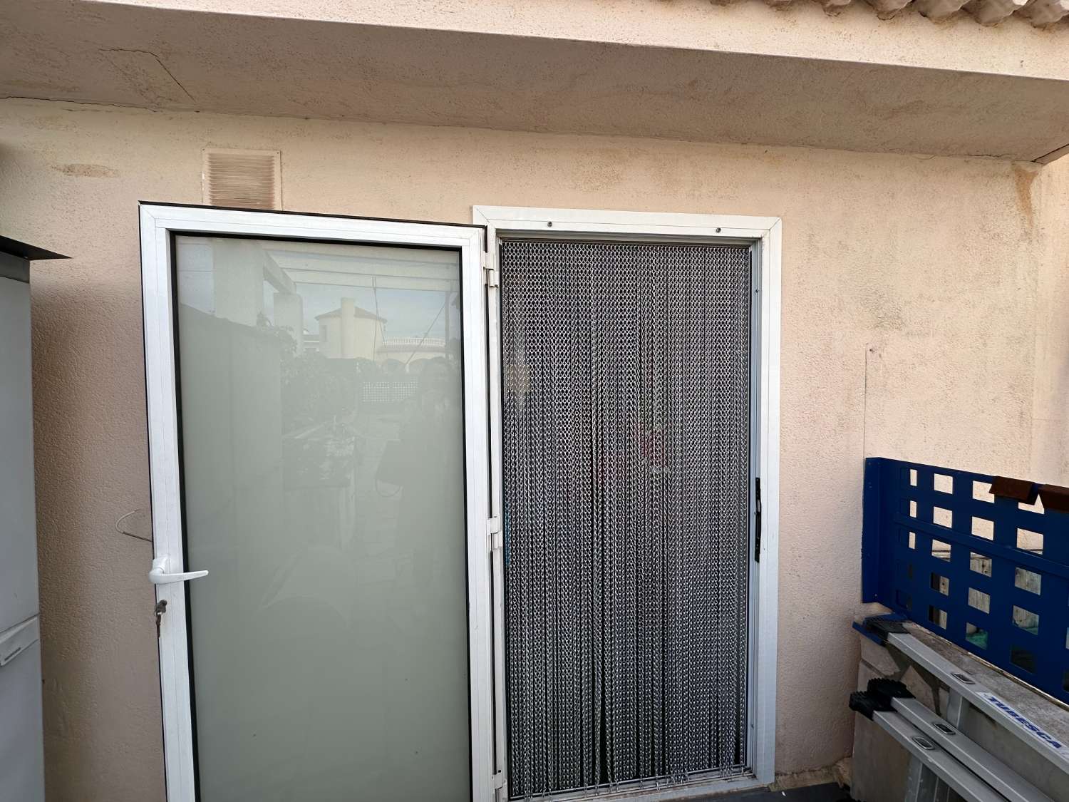 Detached house with private pool!