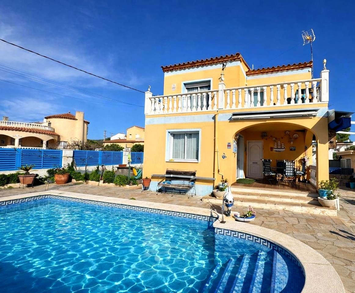 Maison individuelle avec piscine privée !