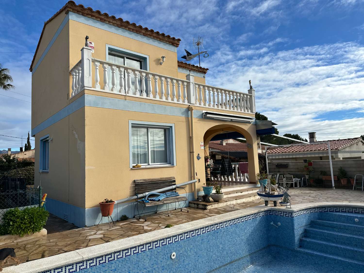 Detached house with private pool!