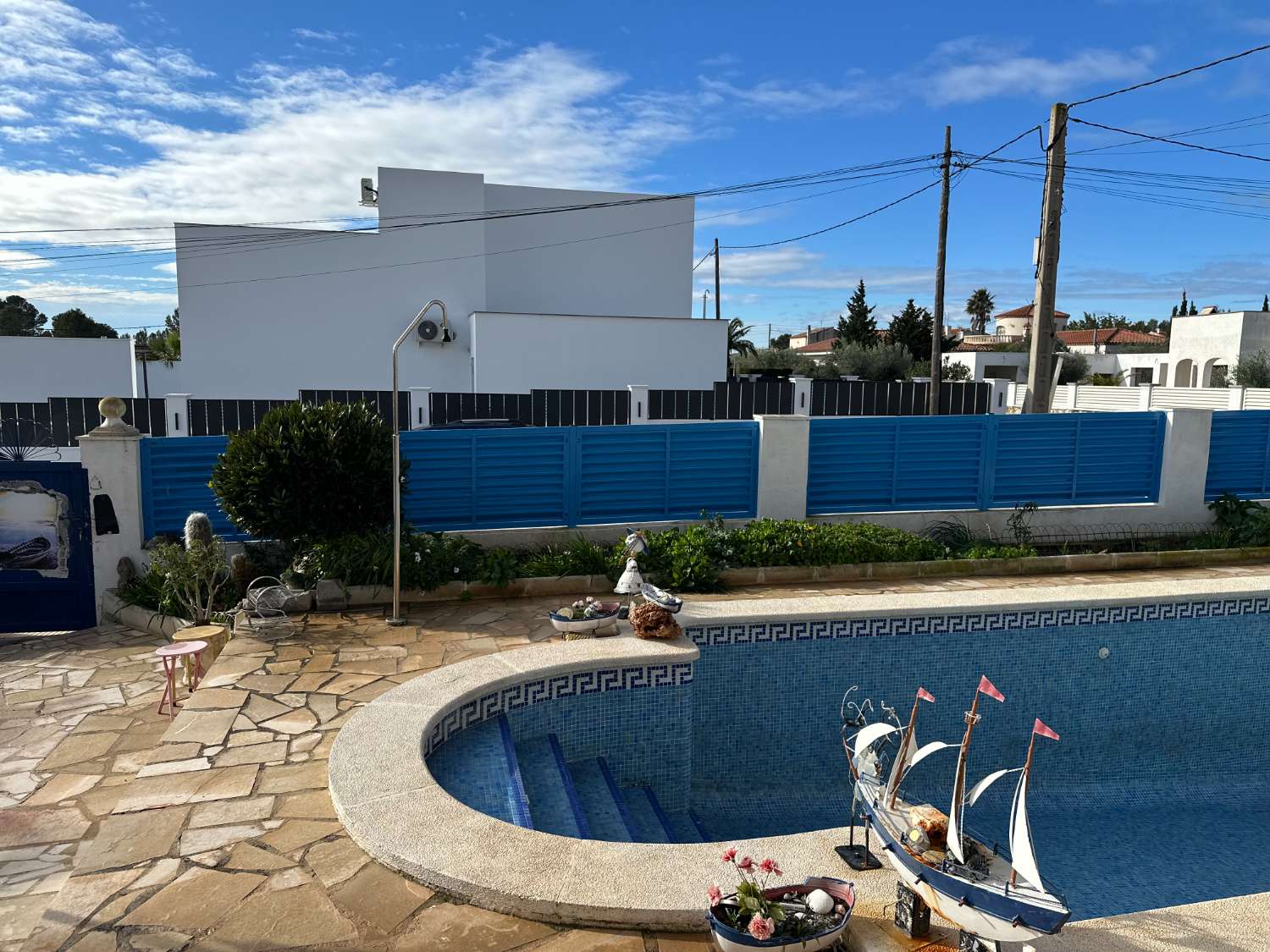 Detached house with private pool!