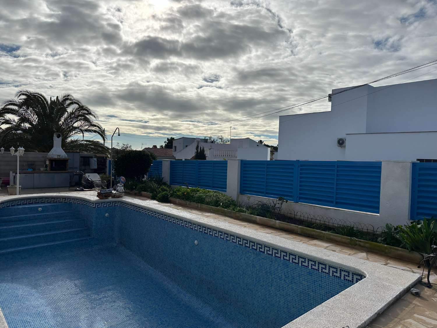 Detached house with private pool!