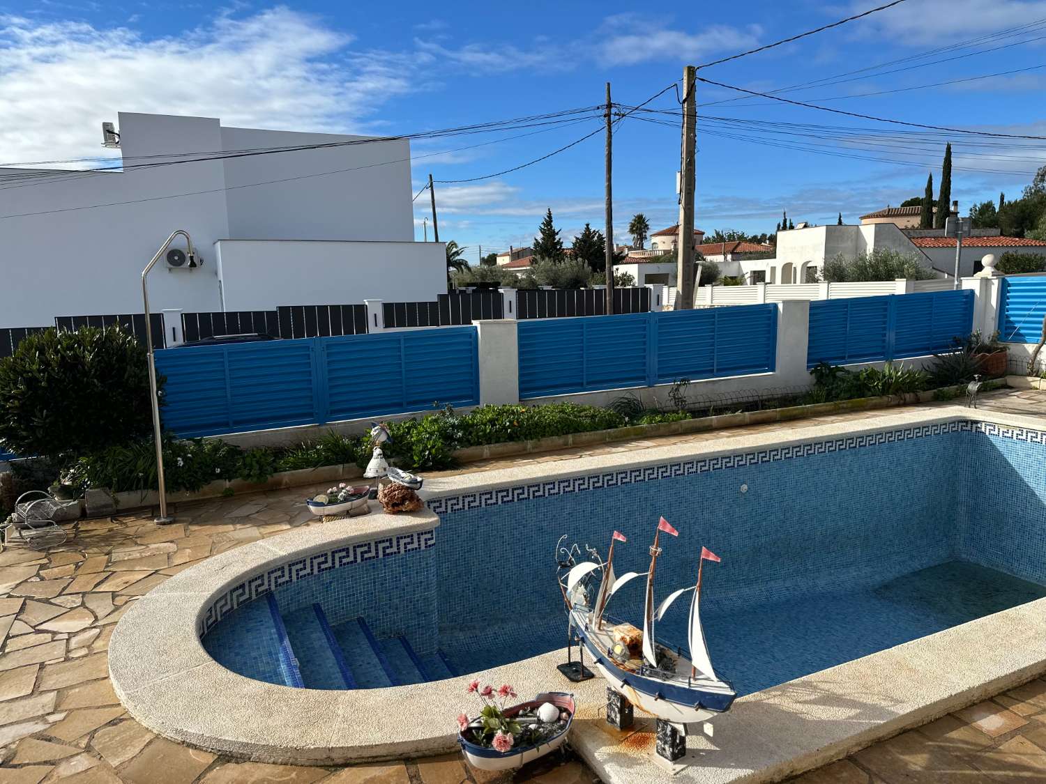 Detached house with private pool!