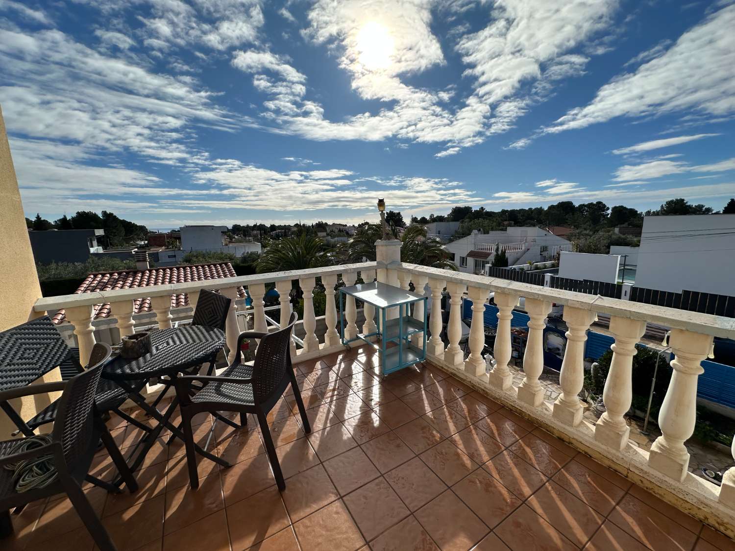 Detached house with private pool!