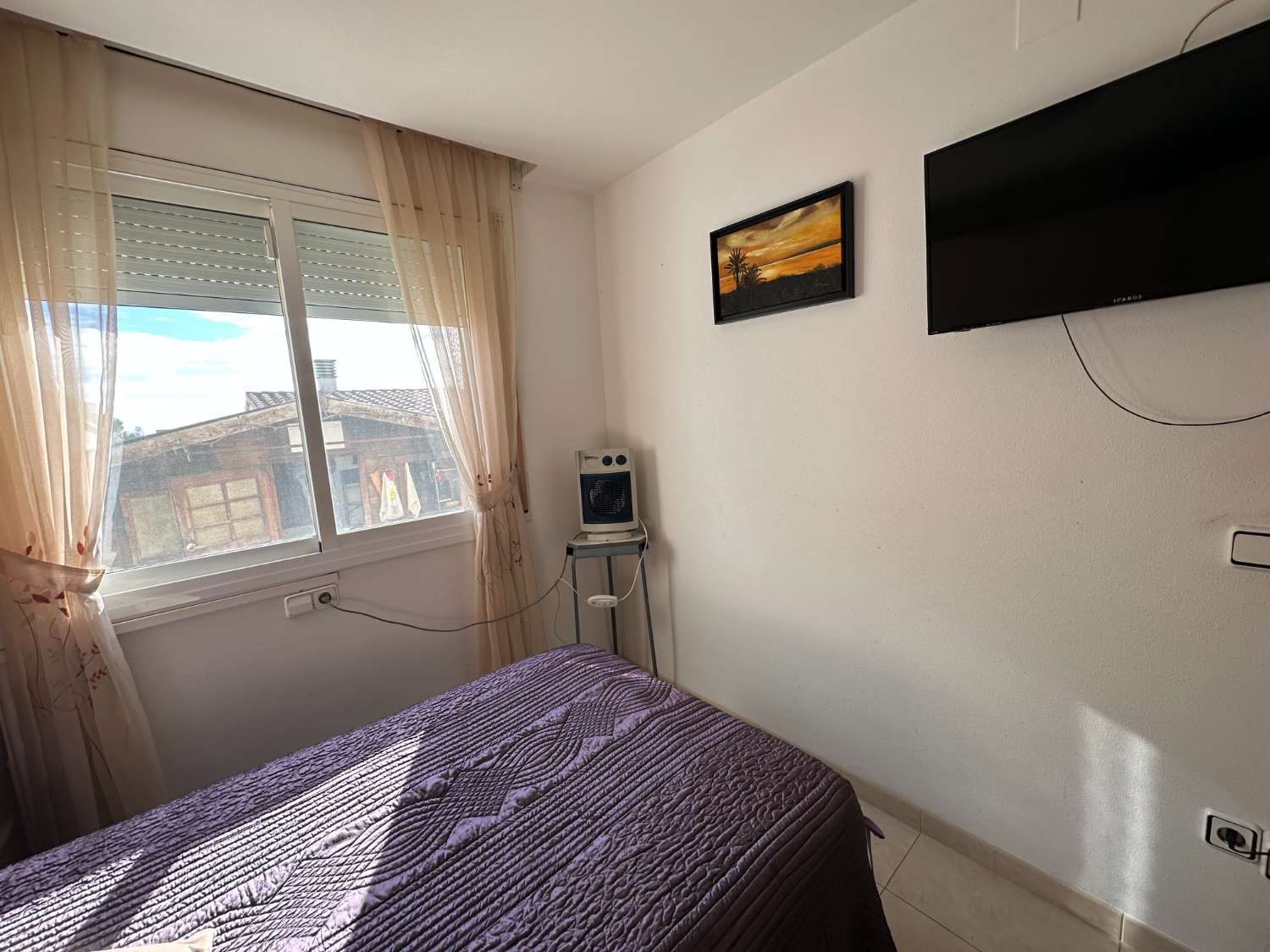 Detached house with private pool!