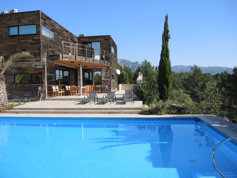 ¡EXCEPCIONAL! Gran propiedad con piscina privada rodeado de naturaleza