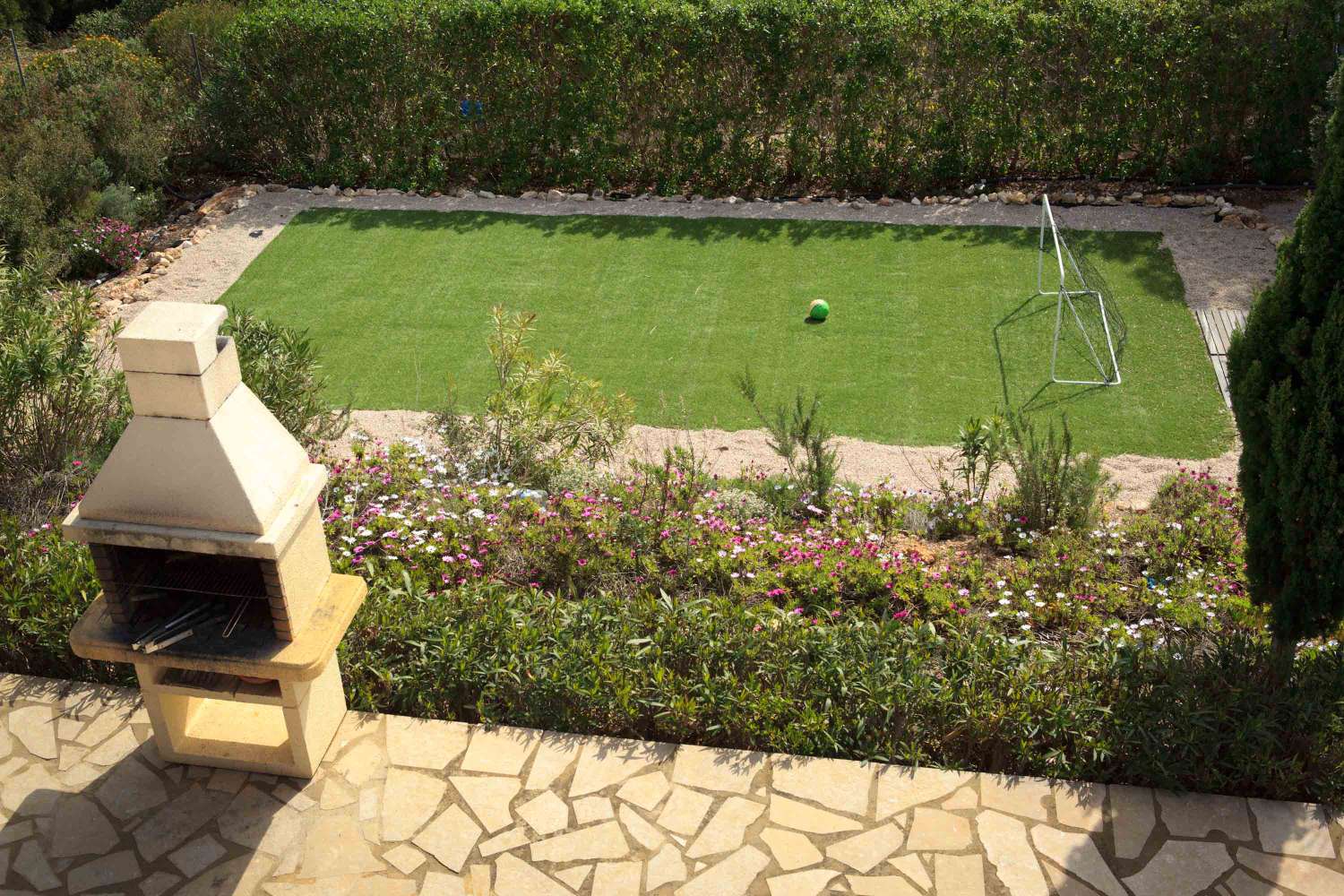 ¡EXCEPCIONAL! Gran propiedad con piscina privada rodeado de naturaleza