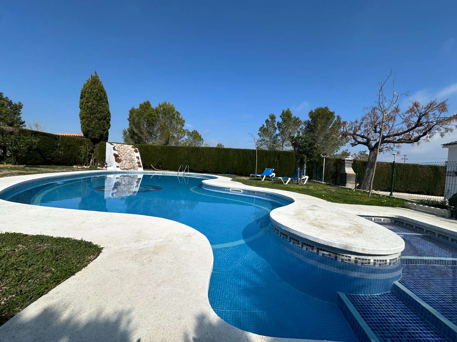 Casa con gran piscina privada y licencia turística