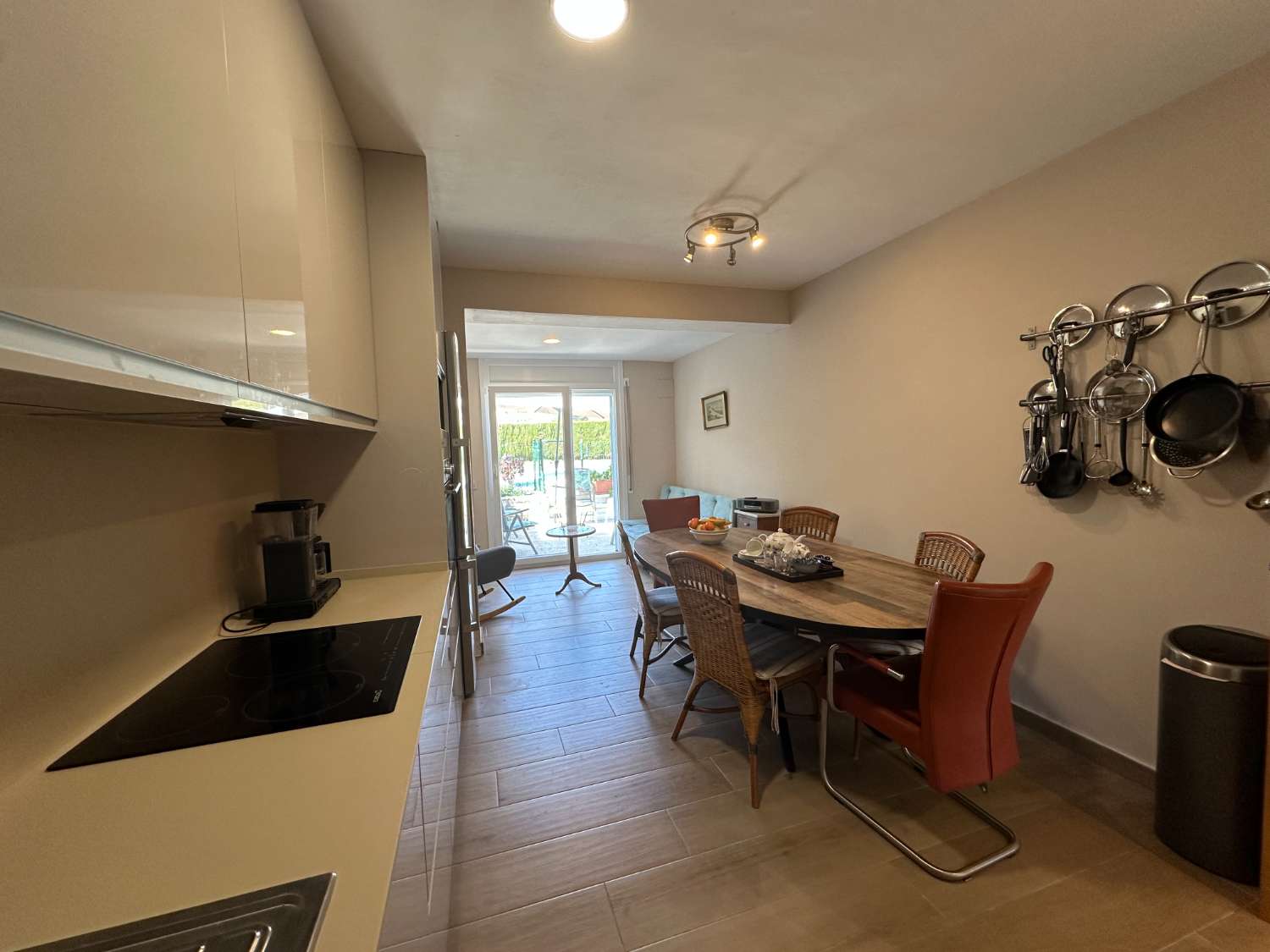 Casa con gran piscina privada y licencia turística