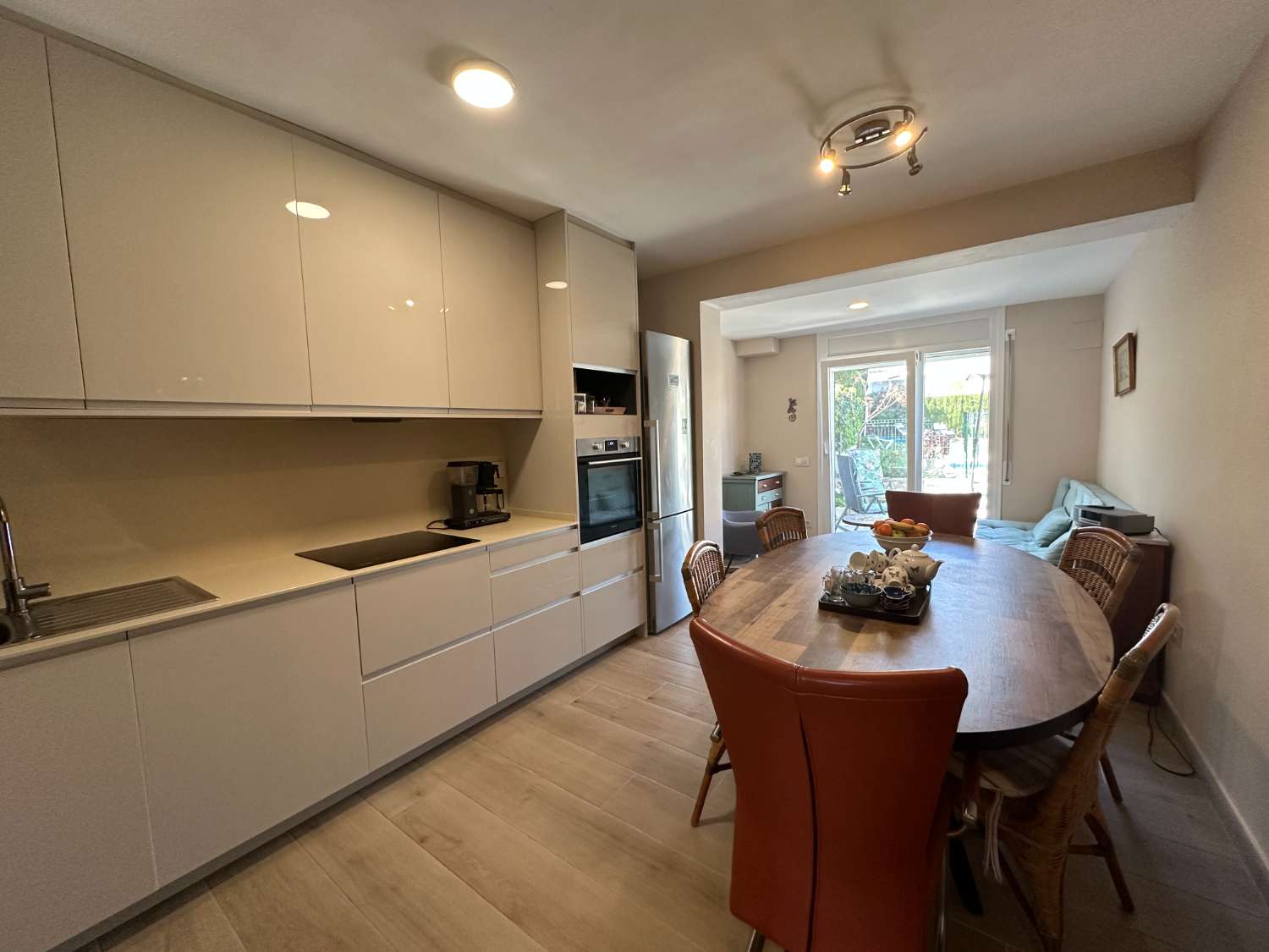 Casa con gran piscina privada y licencia turística