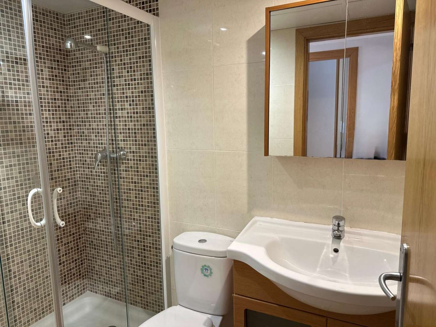 Ideal Inversores !!!!  Piso en planta baja con parking  a 150 m. de la playa