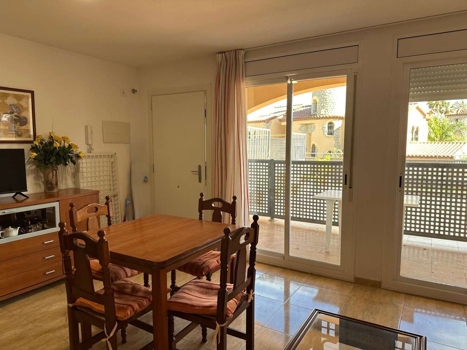 Ideal Inversores !!!!  Piso en planta baja con parking  a 150 m. de la playa