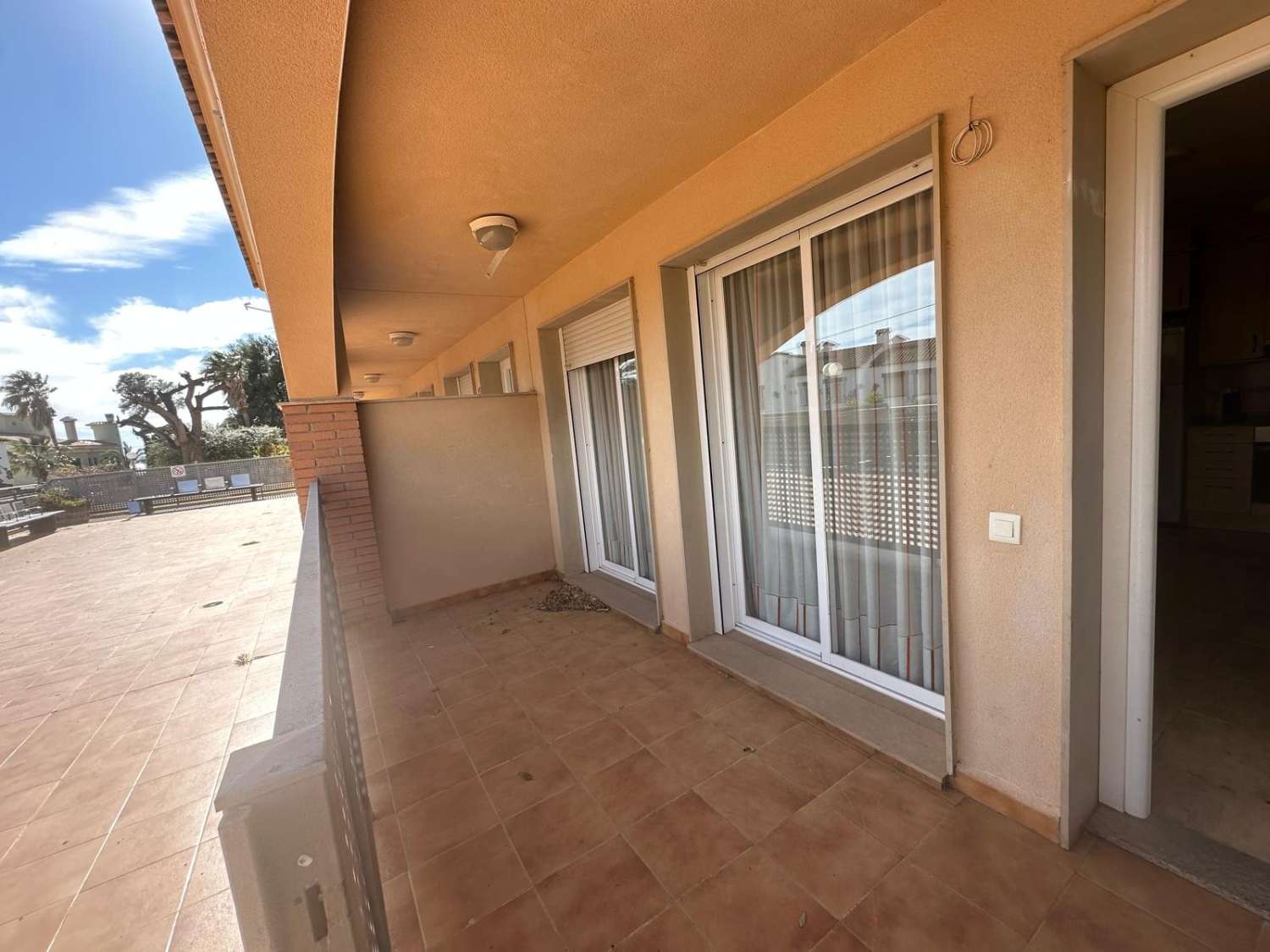 Ideal Inversores !!!!  Piso en planta baja con parking  a 150 m. de la playa