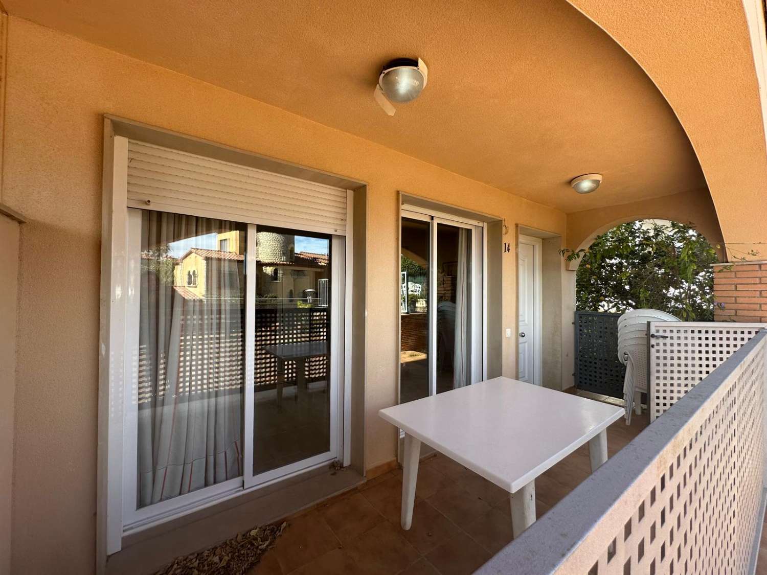 Ideal Inversores !!!!  Piso en planta baja con parking  a 150 m. de la playa