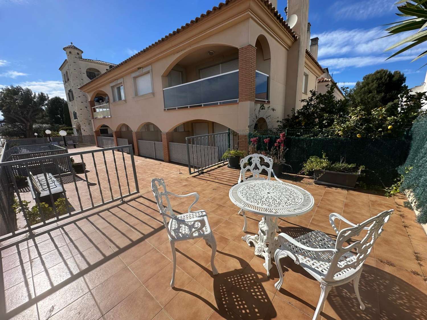 Ideal Inversores !!!!  Piso en planta baja con parking  a 150 m. de la playa