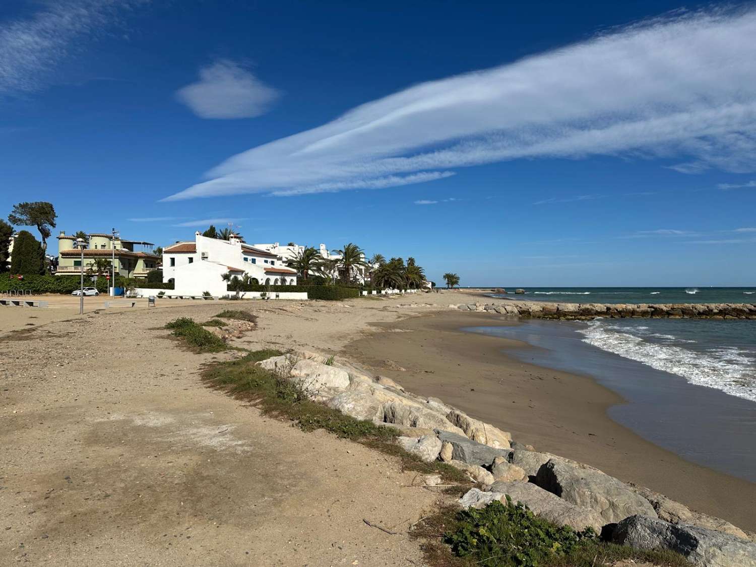 Ideal Inversores !!!!  Piso en planta baja con parking  a 150 m. de la playa