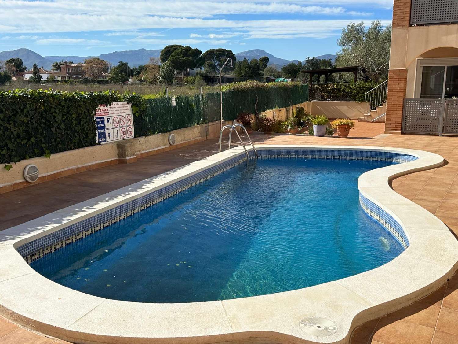 Ideal Inversores !!!!  Piso en planta baja con parking  a 150 m. de la playa