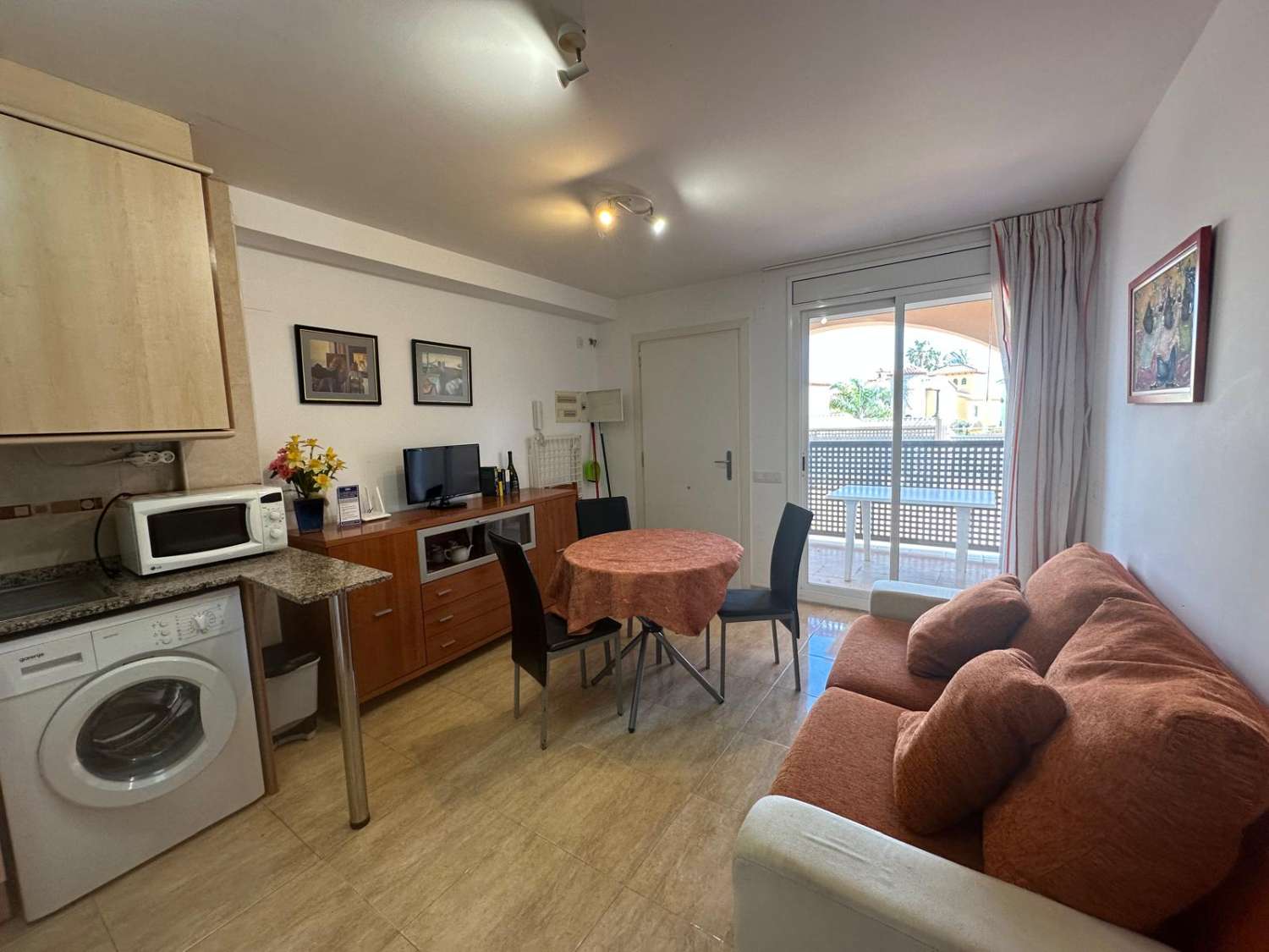 Ideal Inversores !!!!  Piso en planta baja con parking  a 150 m. de la playa