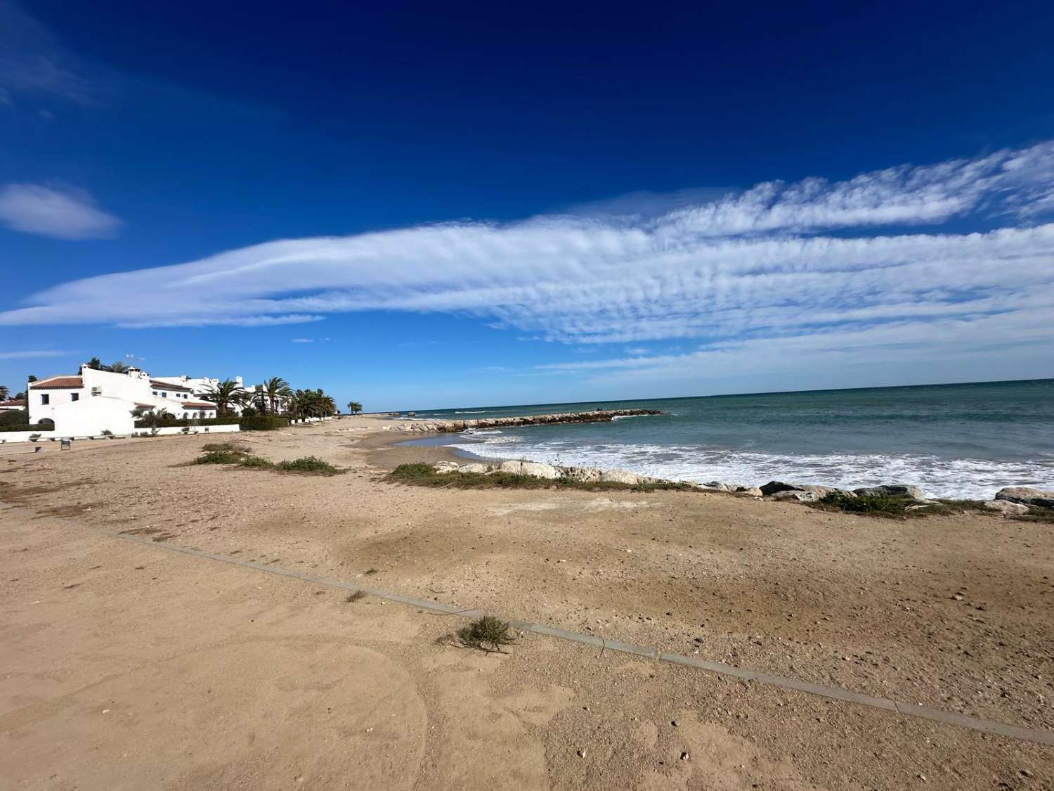 Ideal Inversores !!!!  Piso en planta baja con parking  a 150 m. de la playa