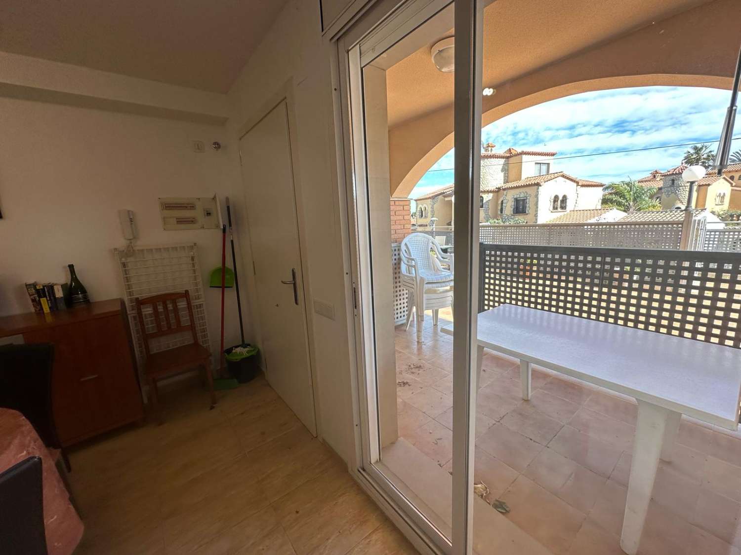 Ideal Inversores !!!!  Piso en planta baja con parking  a 150 m. de la playa