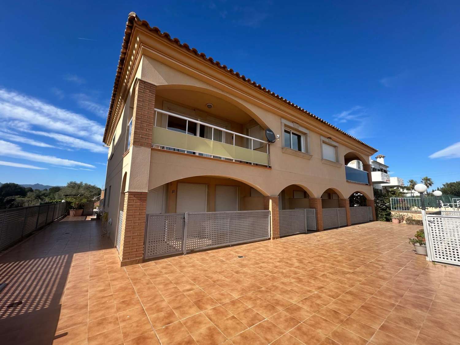 Ideal Inversores !!!!  Piso en planta baja con parking  a 150 m. de la playa