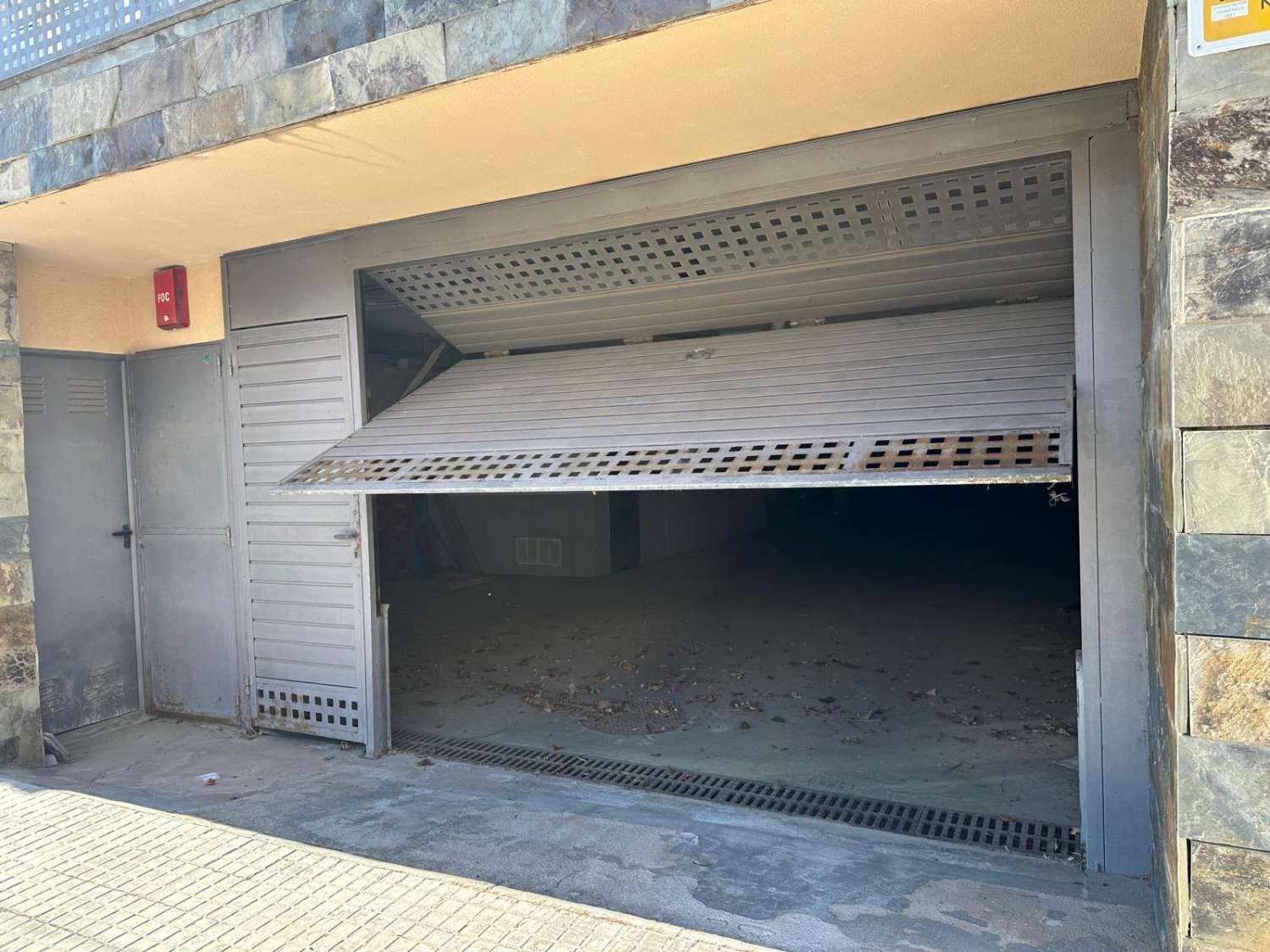 Ideal Inversores !!!!  Piso en planta baja con parking  a 150 m. de la playa