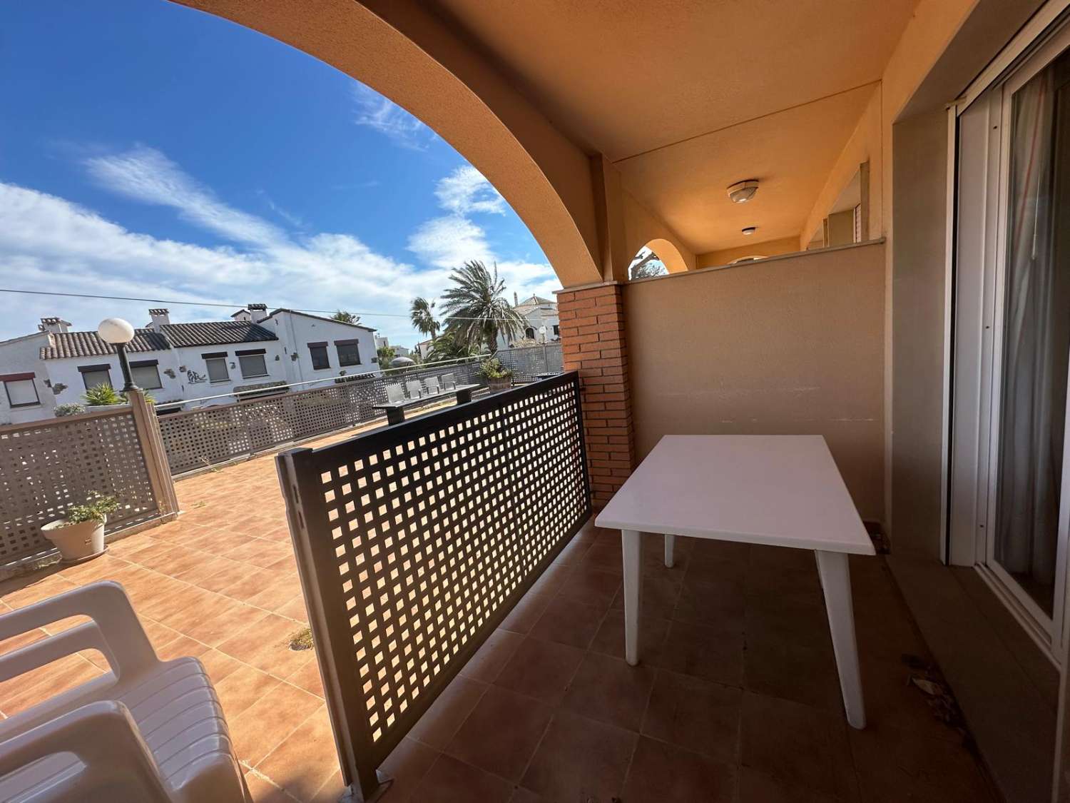 Ideal Inversores !!!!  Piso en planta baja con parking  a 150 m. de la playa