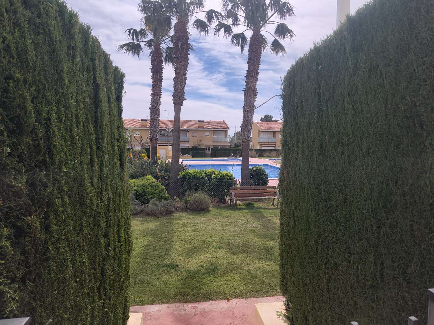 Casa adosada esquinera  en Mont Roig del Camp
