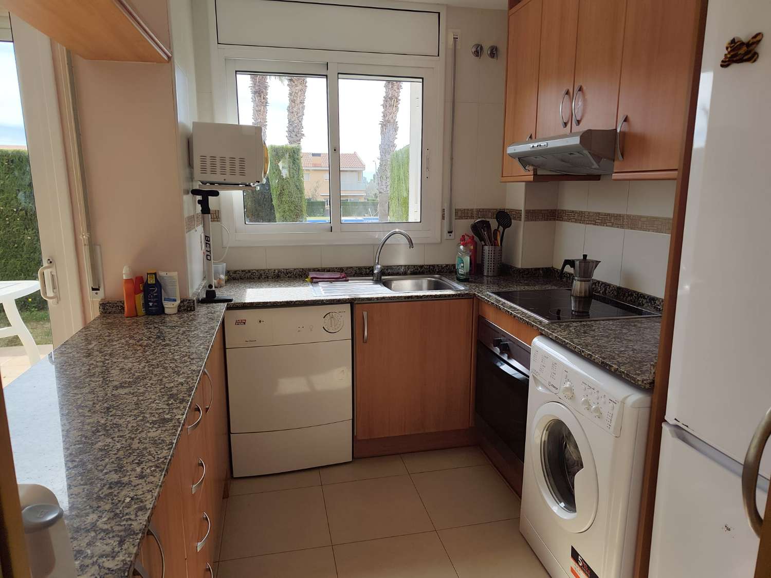 Casa adosada esquinera  en Mont Roig del Camp