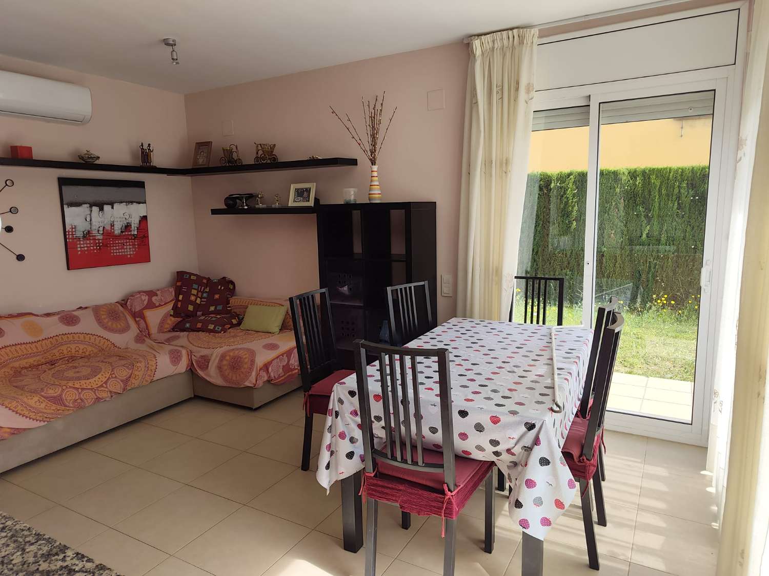 Casa adosada esquinera  en Mont Roig del Camp