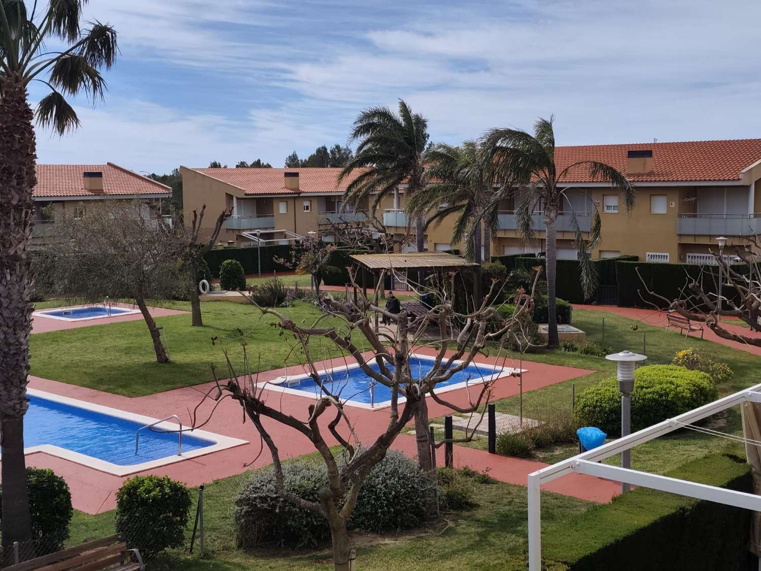 Casa adosada esquinera  en Mont Roig del Camp