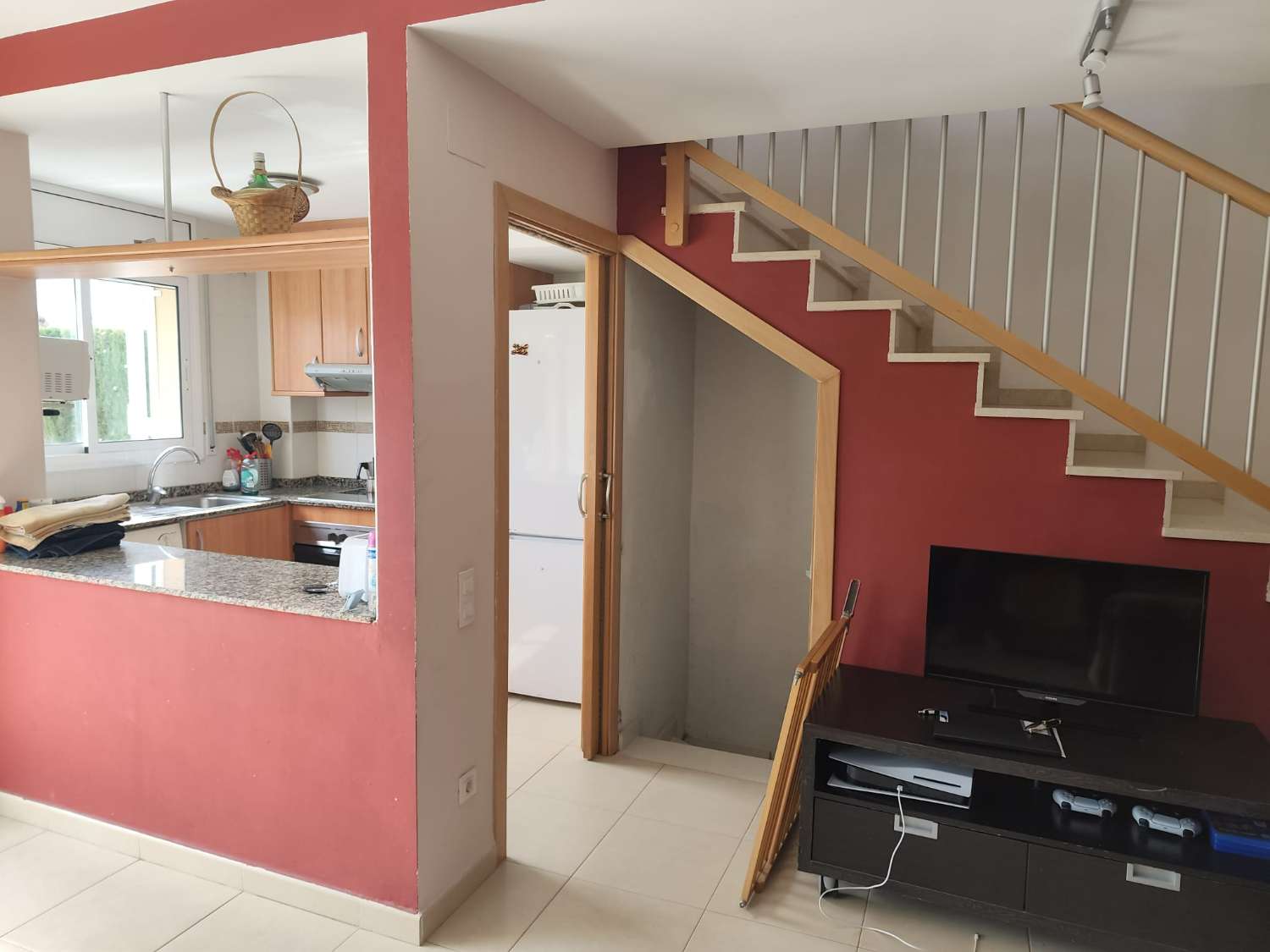 Casa adosada esquinera  en Mont Roig del Camp