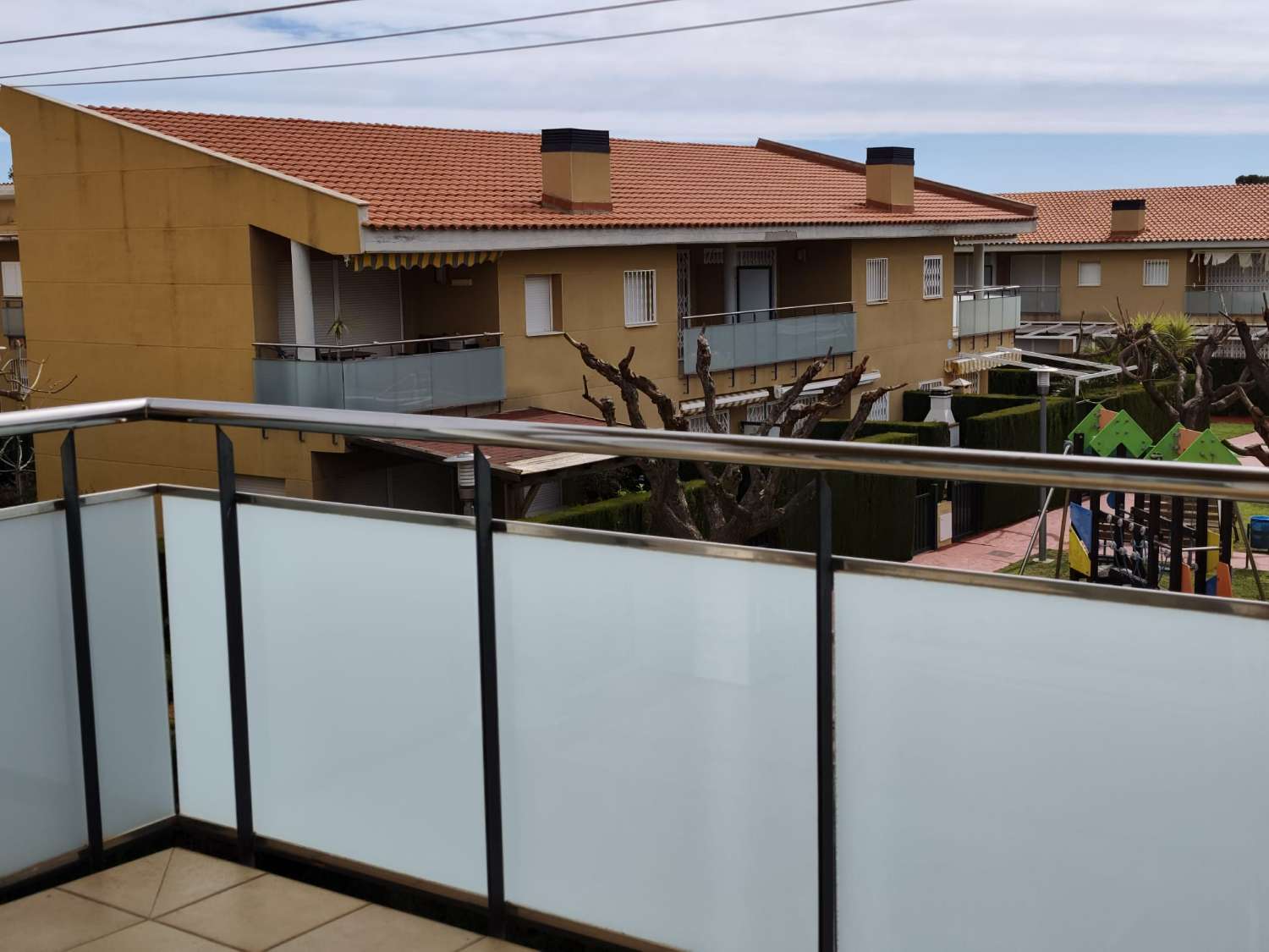 Casa adosada esquinera  en Mont Roig del Camp