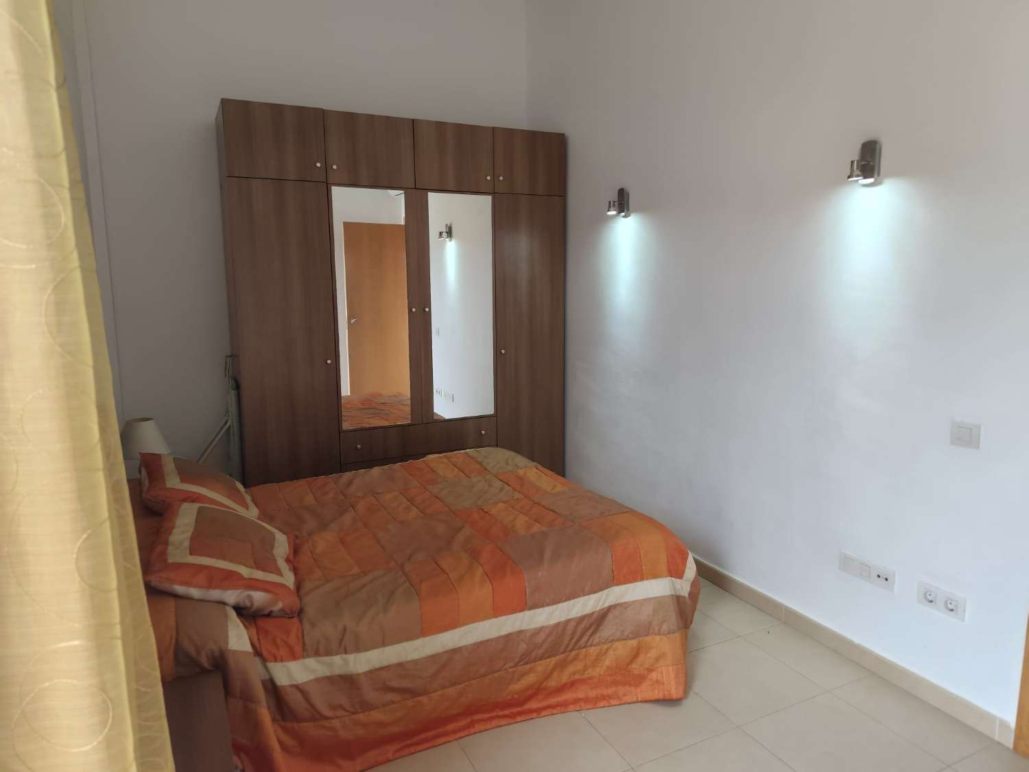 Casa adosada esquinera  en Mont Roig del Camp