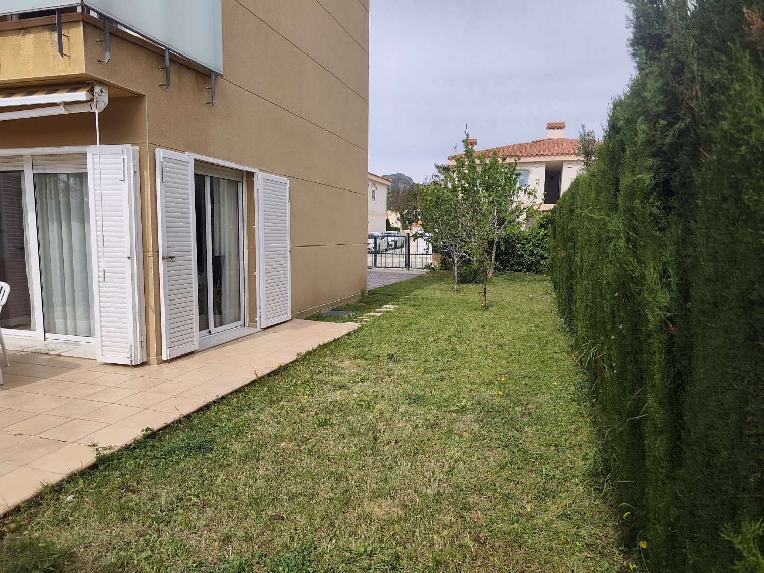 Casa adosada esquinera  en Mont Roig del Camp