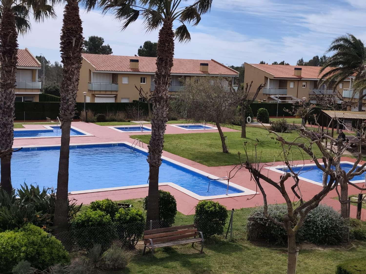 Casa adosada esquinera  en Mont Roig del Camp