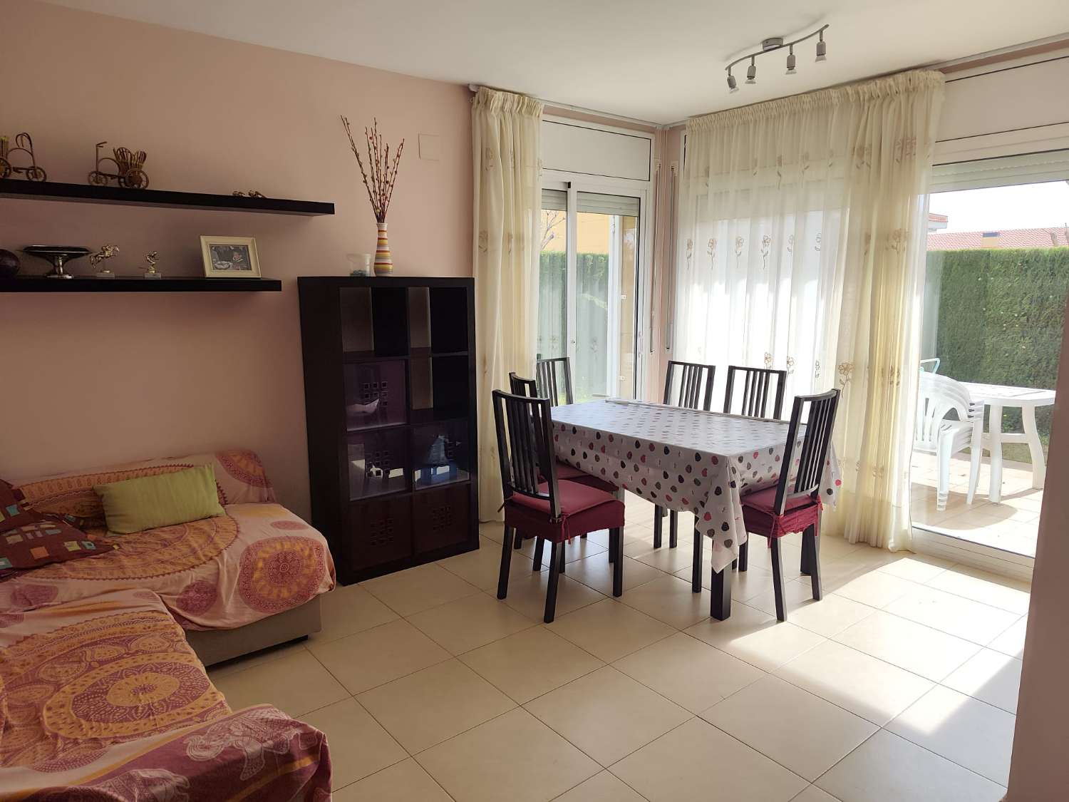 Casa adosada esquinera  en Mont Roig del Camp