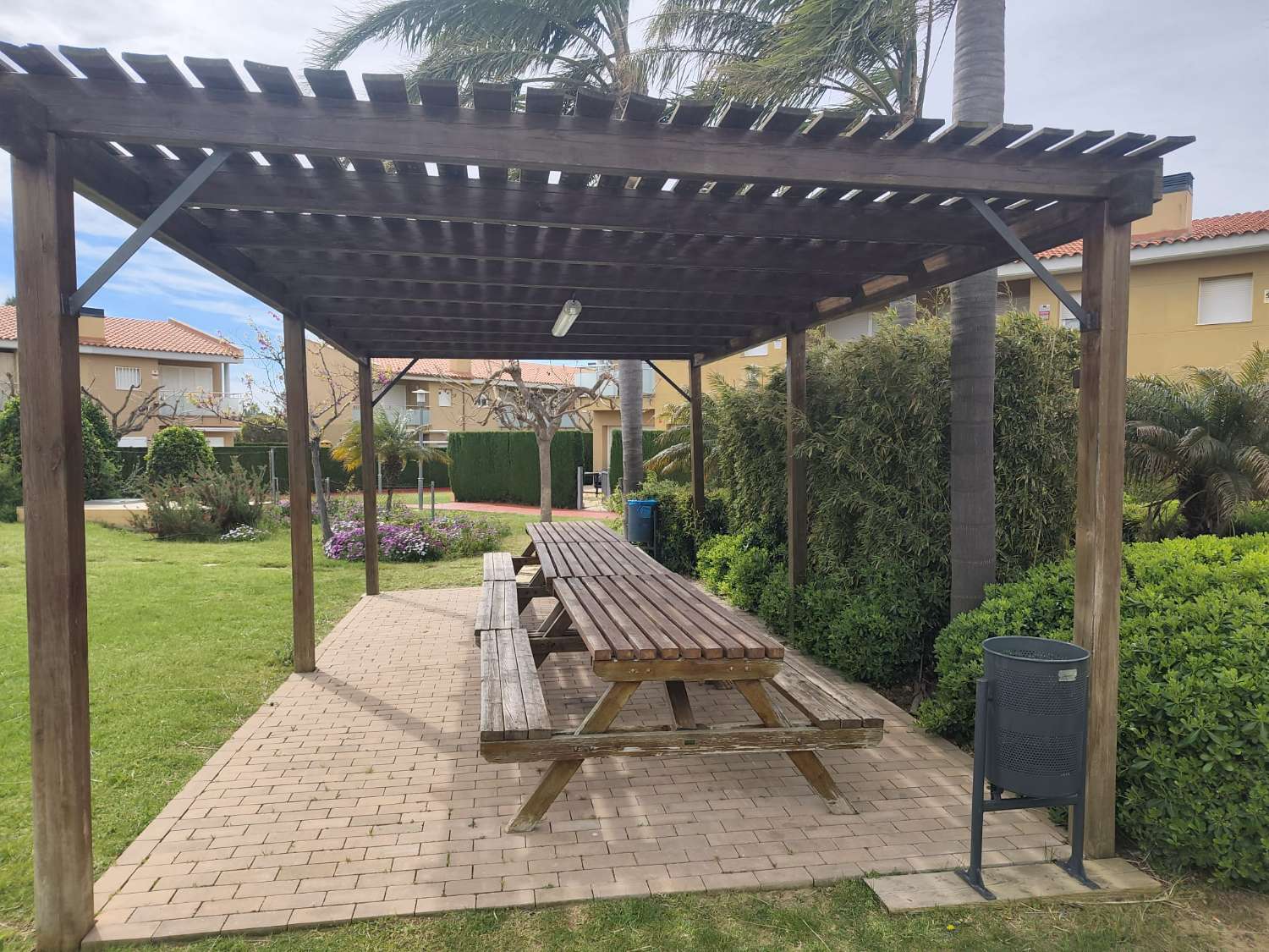 Casa adosada esquinera  en Mont Roig del Camp