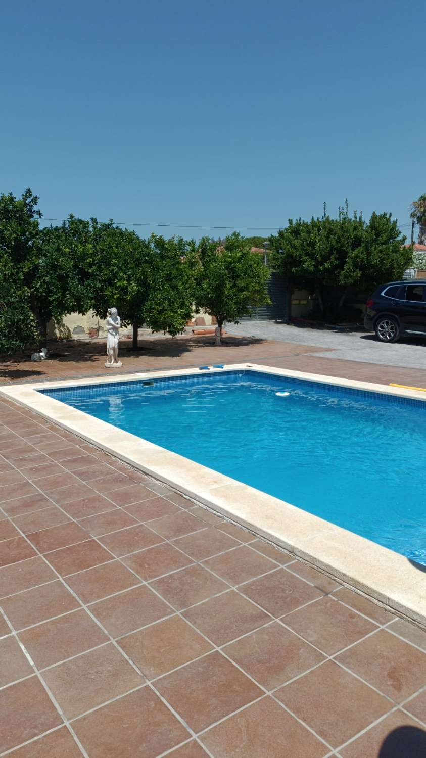 Bonita casa reformada con piscina privada !!!
