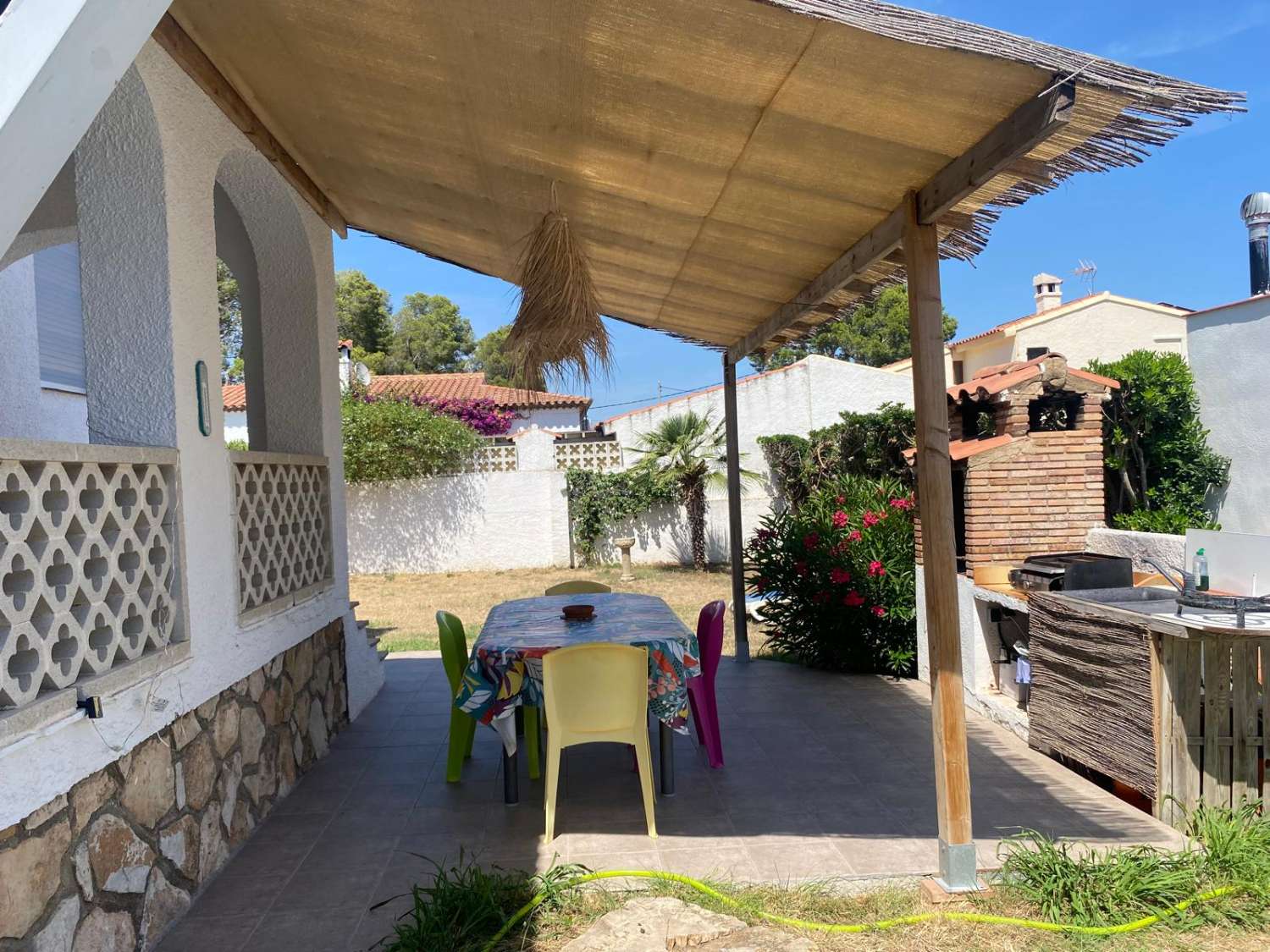 Casa independiente con hermoso jardín en Miami Platja
