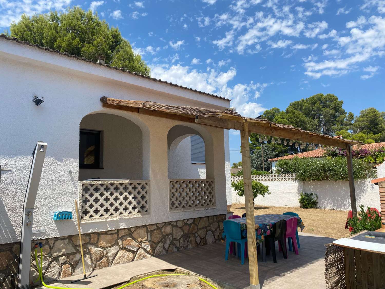 Casa independiente con hermoso jardín en Miami Platja