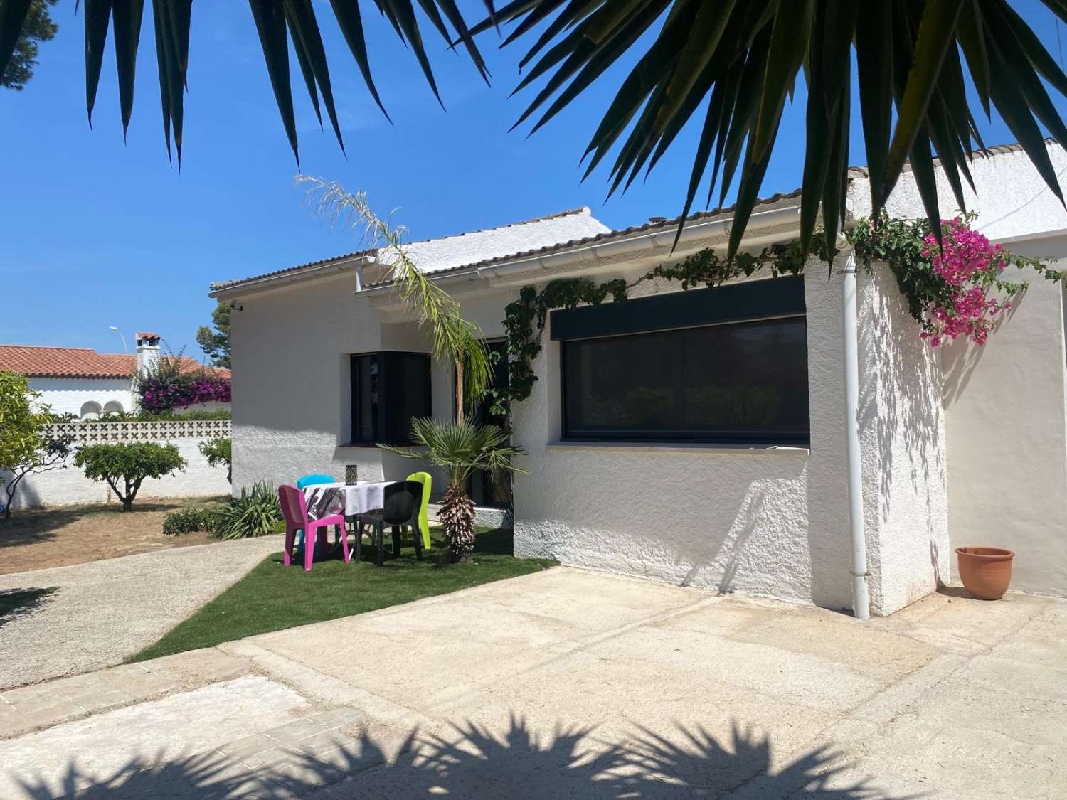 Casa independiente con hermoso jardín en Miami Platja