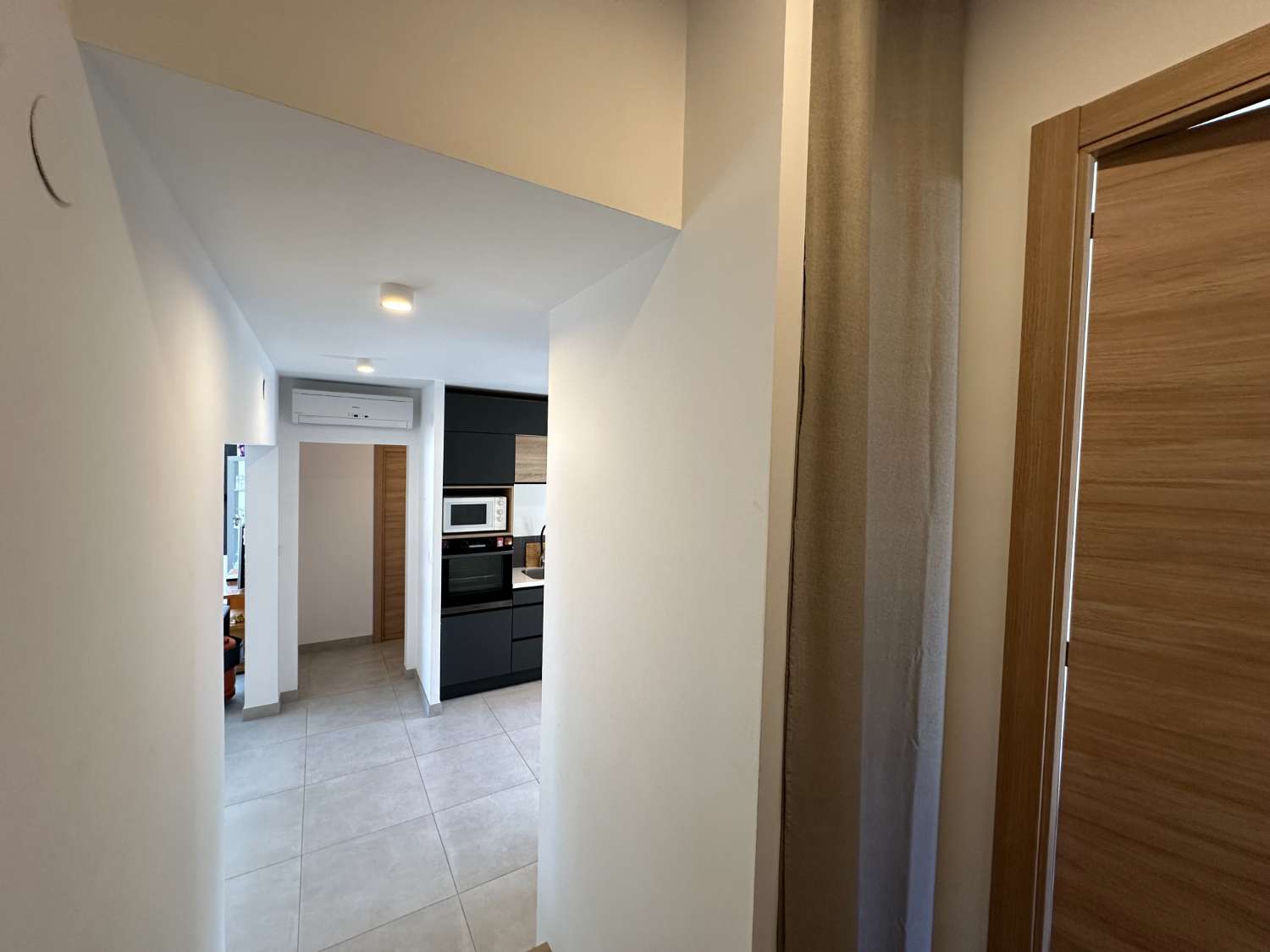 Casa independiente con hermoso jardín en Miami Platja