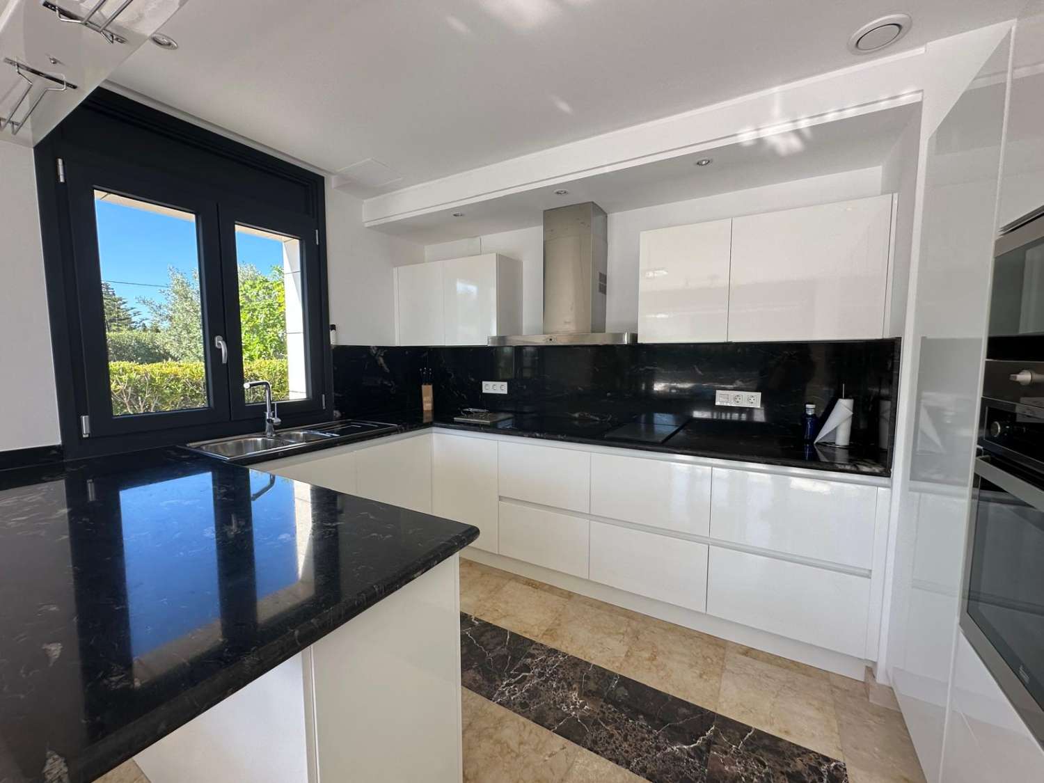 Villa de lujo en primera línea de mar — Rocas Doradas, L’Ametlla de Mar